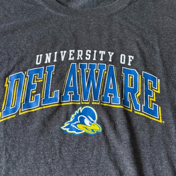University of Delaware T shirt - Picture 2 of 4